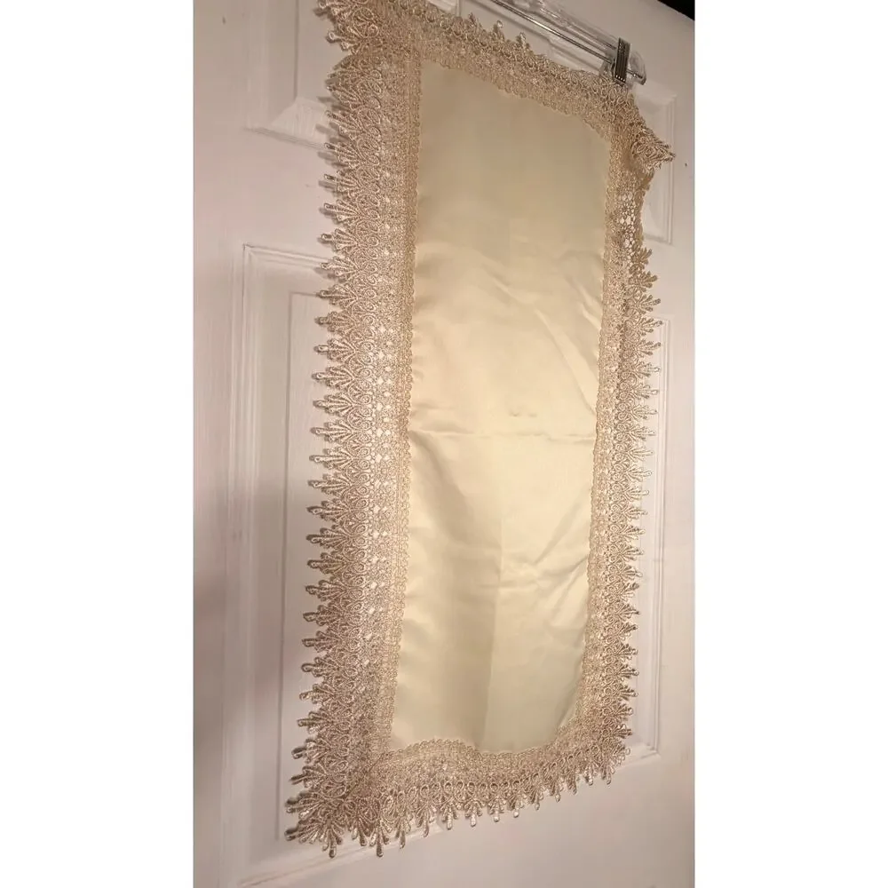 Rectangle doily with elegant edge lace trim handmade mint condition